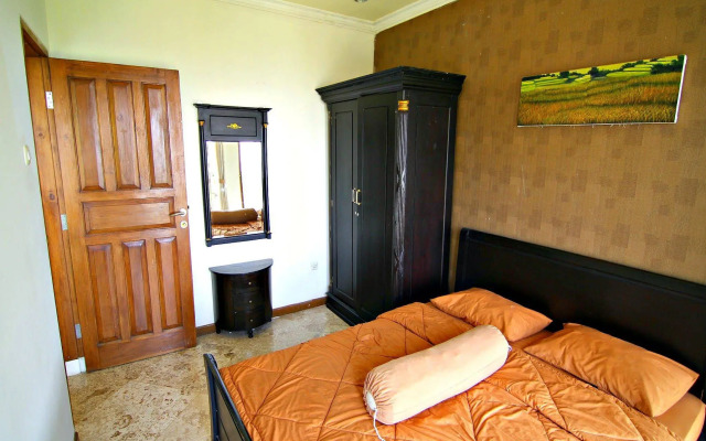 De Bukit Dago Villa by HouseinBandung