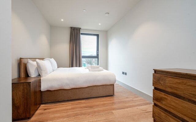 Spacious Flat in North London