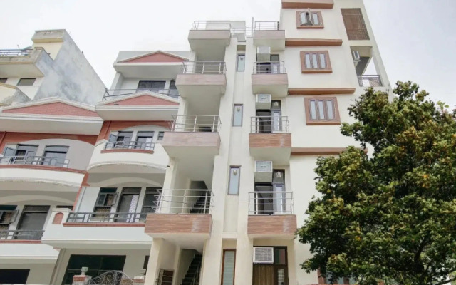 OYO Home 28827 Design Studio Huda City Center