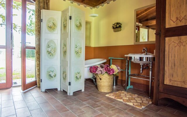 Tasteful Apartment in Roselle Terme With Fenced Garden