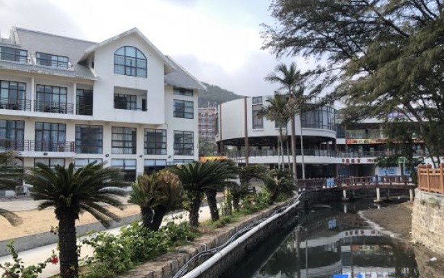 Peninsula Holiday Inn (Bayside) Hotel