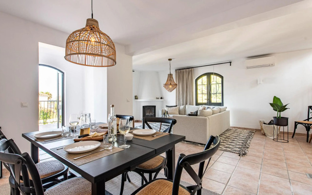 Algarrobo In Nerja With 2 Bedrooms And 2 Bathrooms