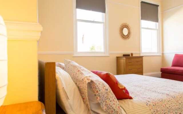 Classic Victorian House Sleeps 8 in East Brighton