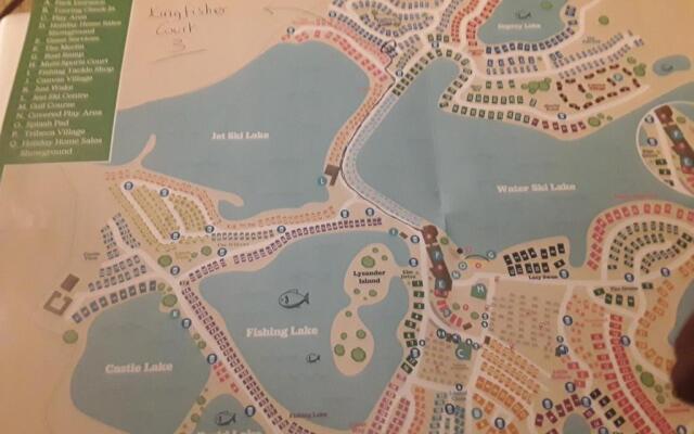 Mini lodge hot tub hols at Kingfisher Court