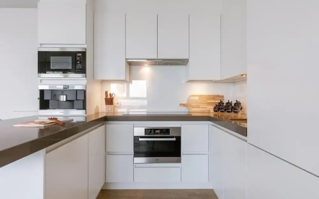 Modern Antwerp Apartment With City Views 2 Bedrooms