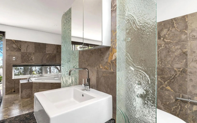 Luxury Living with Private Access to Orion Beach