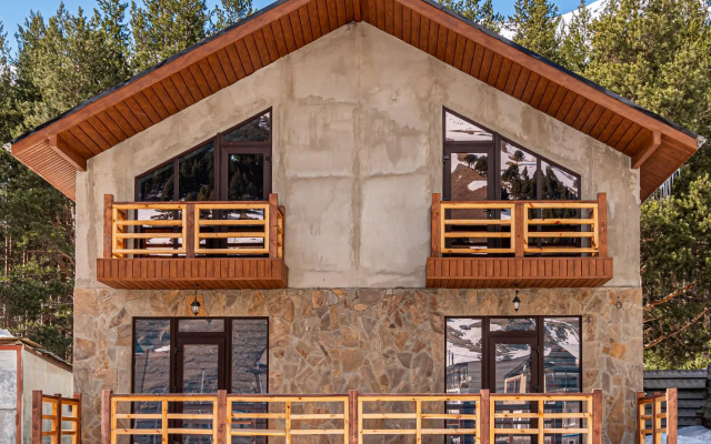 Коттедж с мангалом