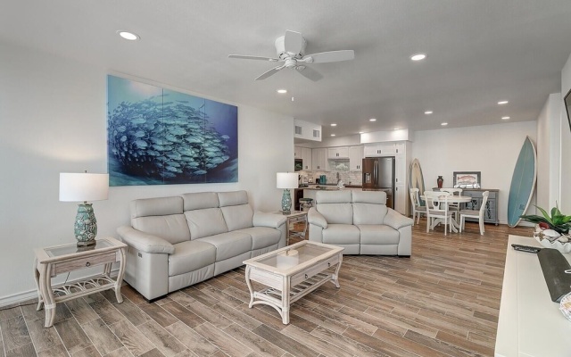 Channelview 208 2 Bedroom Condo by Redawning