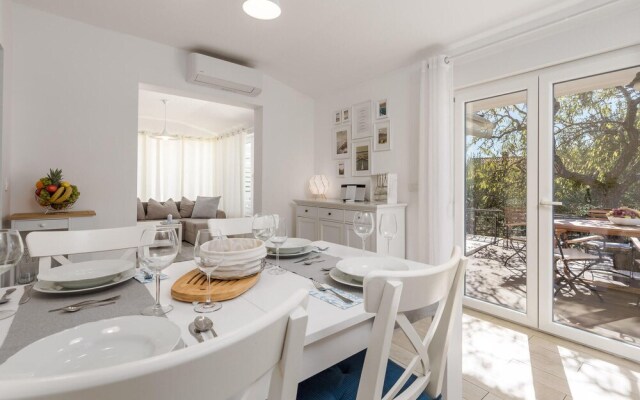Beautiful Home in Lukovo Sugarje With Wifi and 2 Bedrooms