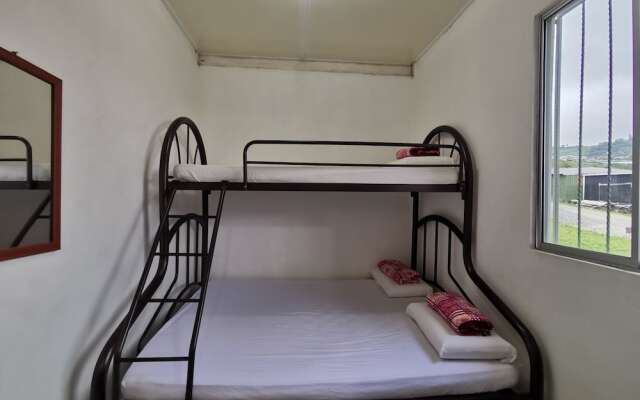 SPOT ON 89963 Sinurambi Homestay 2