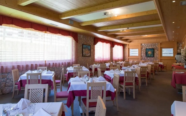 Hotel Alpine Mugon