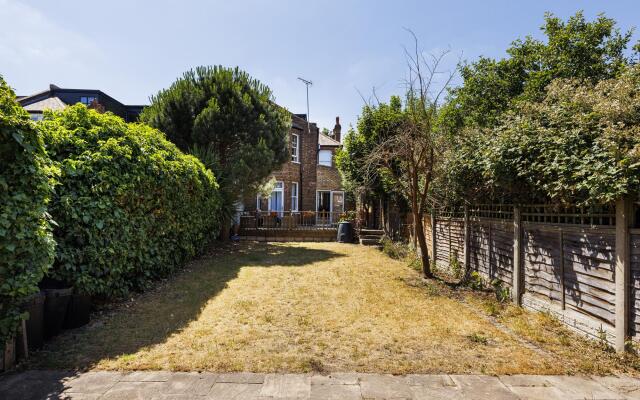London House Sleeps 12 Free Parking Wifi