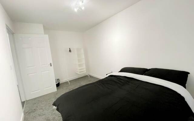 Remarkable 3-bed House in Sheffield