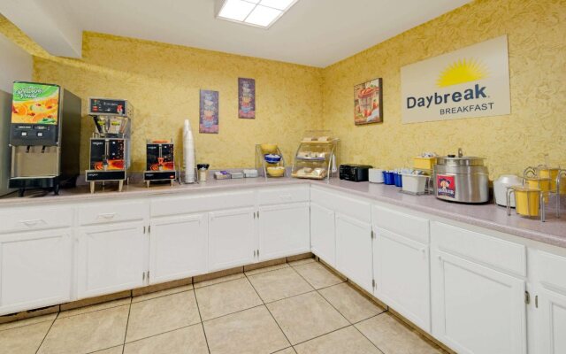 Tree Inn & Suites Albuquerque.