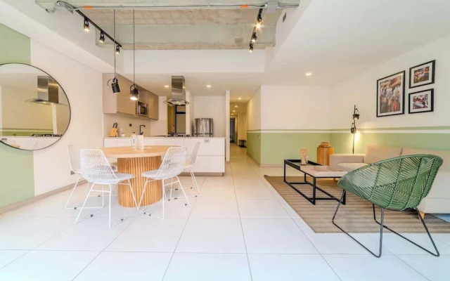 Panoramic 3 BR w/ Balcony in Laureles Medellín