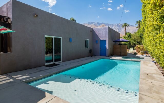 Starlit Desert Retreat