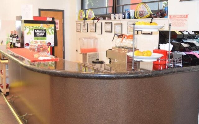 Zoders Inn and Suites