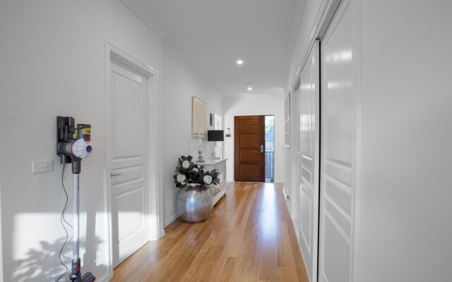 AUJOY 4 Bed Townhouse Burwood 2