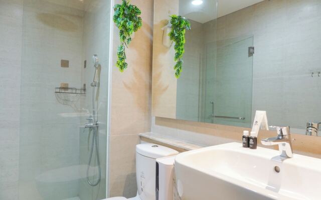 Serene And Best Location 2Br Gold Coast Apartment