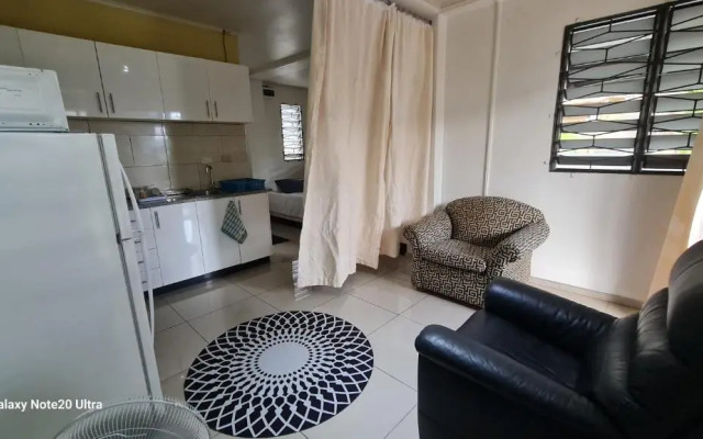 Cosy 2 bedroom unit with pool,Wifi parking