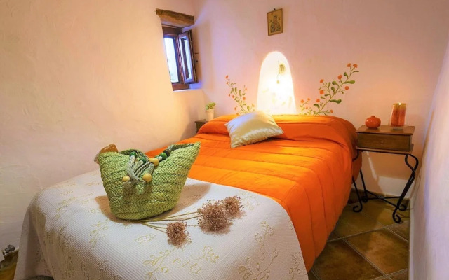 Rustic Mountain Stay, Laroya