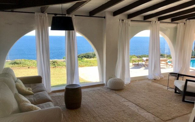 Villa en Cala Serena en primera linea de mar