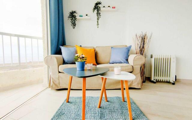 Studio with wonderful ocean view and WiFi