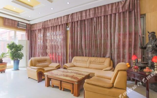 Home Inn Huayi Collection Hotel (724 Factory)