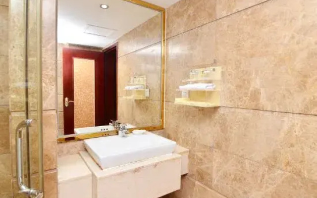 Huayun  Hotel (Heyuan Wanlongcheng Branch)