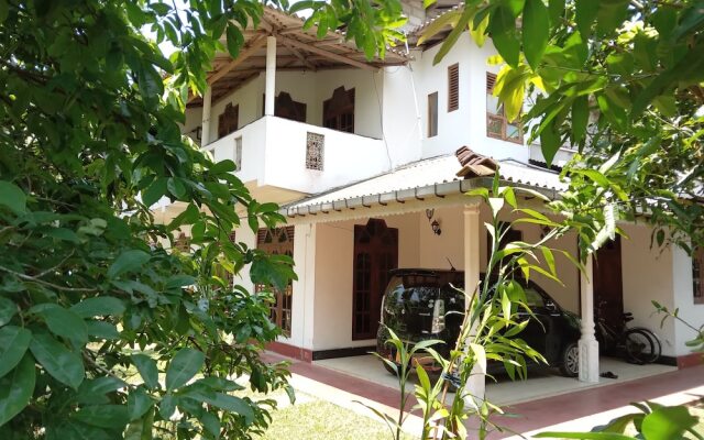 Charming 3-bed Apartment in Weligama