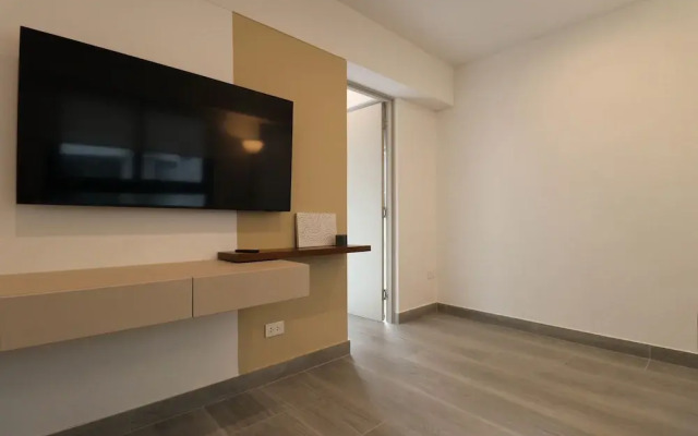 w Grandiose Duplex w Modern Deco in Miraflores
