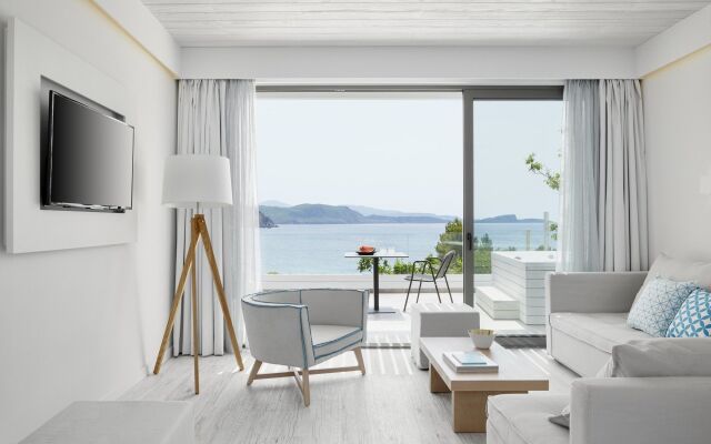 Lichnos Beach Hotel & Suites