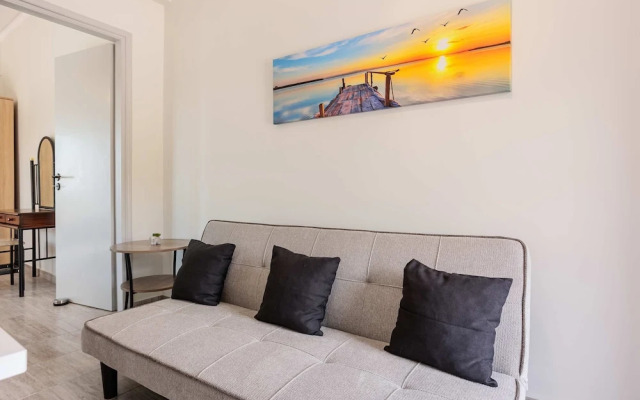 Seaview Serenity - Beachside Getaway