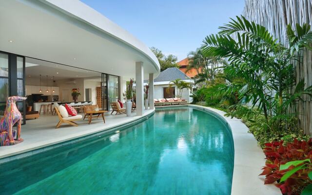 Seminyak White Design Villa