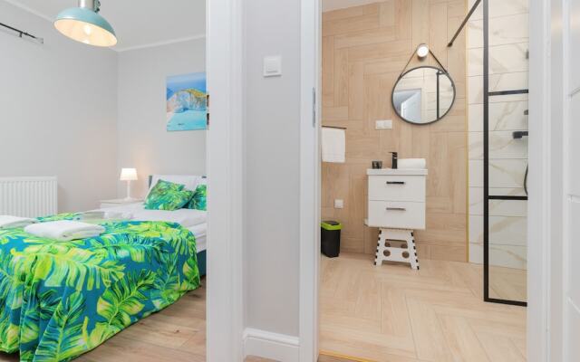 Coast Apartment With Terrace by Renters