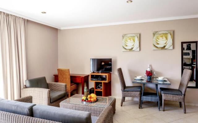 Luxury Studio Black Durgeon at Den Laman