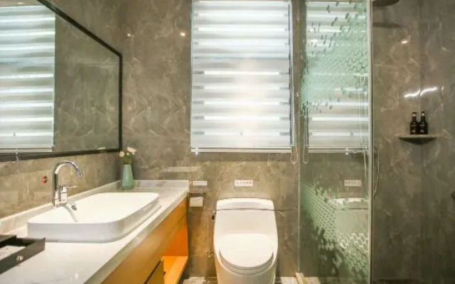 GreenTree Eastern Hotel (Chongqing Jiefangbei Qixinggang Metro Station)