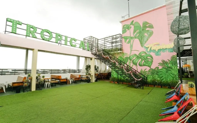 Deli Hotel