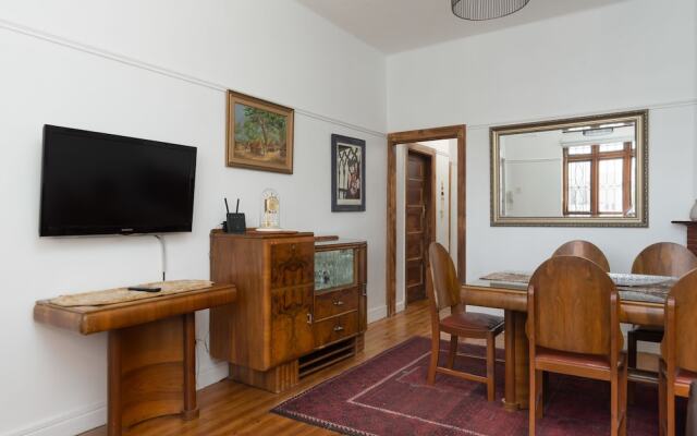 Chesterfield House 7