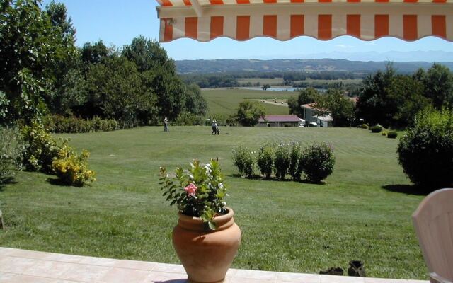 House With 2 Bedrooms in Monlaur-bernet, With Furnished Terrace