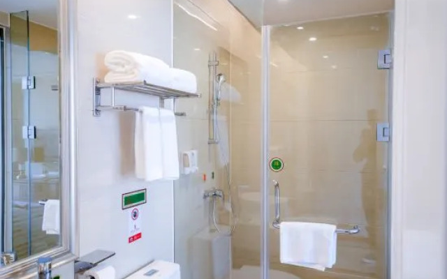 Vienna International Hotel (Ningbo South Business District Universal City)