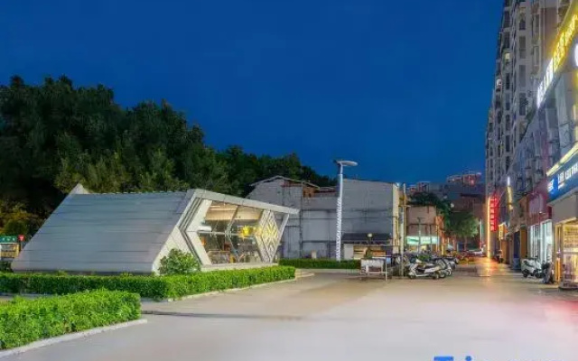 Yipin Yizhan Hotel (Xiaoji Village Subway Station)
