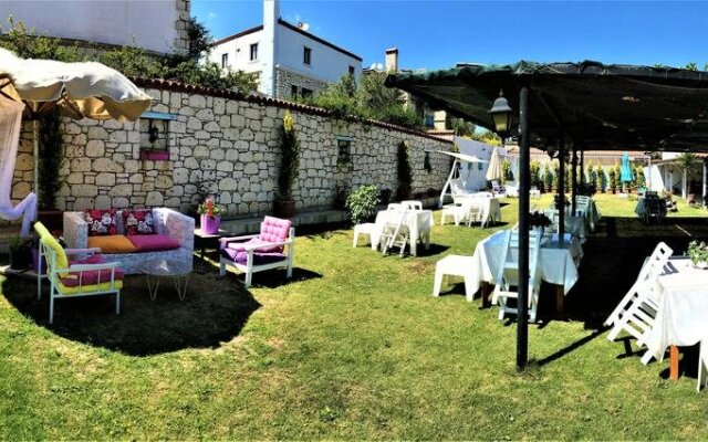 Adres Alacati Otel