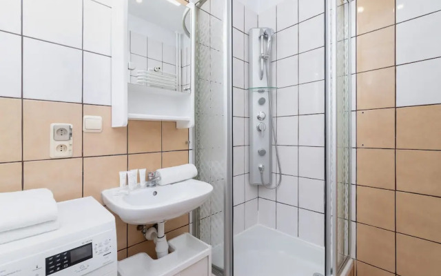 Comfy Studio Wielicka by Renters