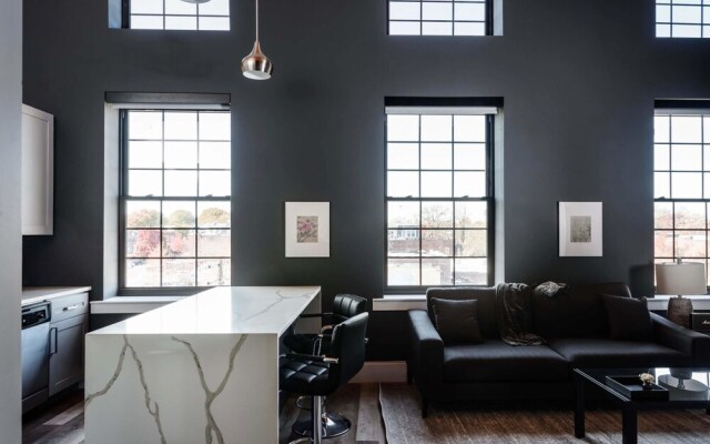 Bordeaux - Luxe LF Square Apts with Rooftop by Zencity