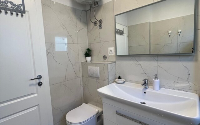 Coastal Comfort Apartment