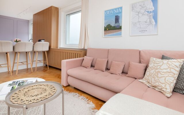 Pastel Apartment in Gdynia by Renters