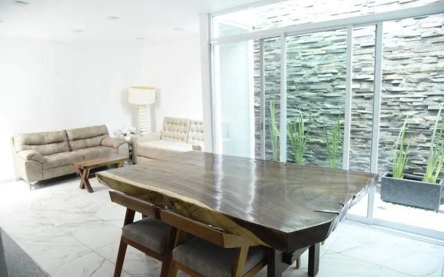 Hotel & Suites Punto Oriente