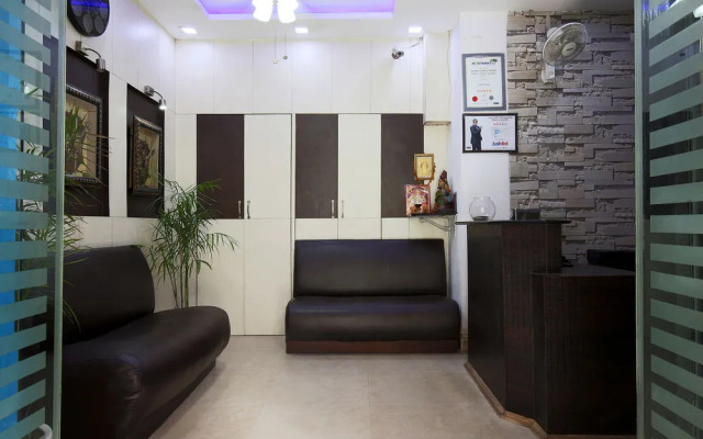 FabHotel Kailash Colony Metro Station