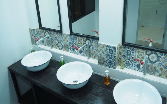 D-hub Hostel